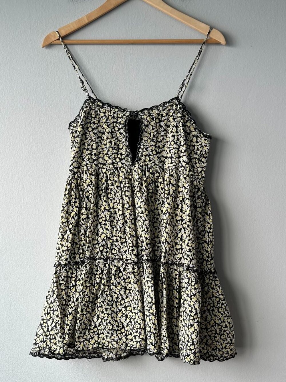 Urban Outfitters Hanna Floral Tiered Babydoll Mini Dress Yellow Black S - Picture 3 of 8